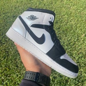 Nike Air Jordan 1 Mid SE White Black GS DN4321-100 Size 5.5Y / Women Size 7